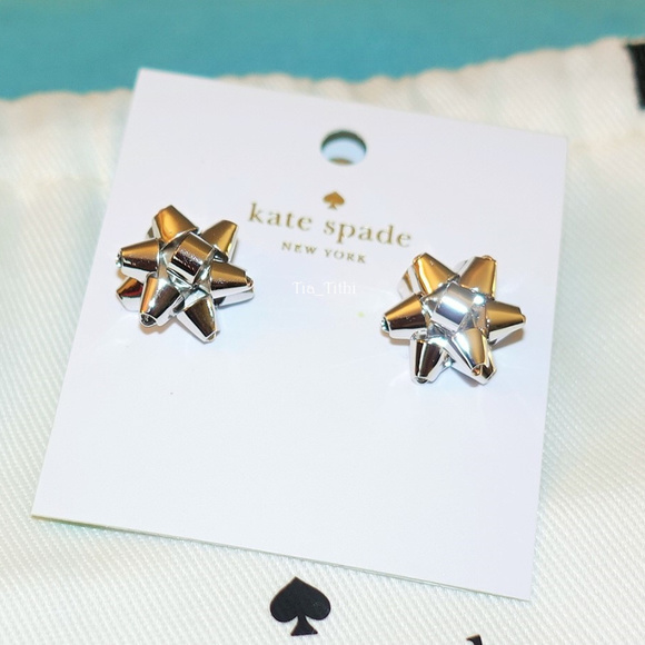 Kate Spade Bow Studs 🎉Host Pick🎉 - Picture 2 of 3